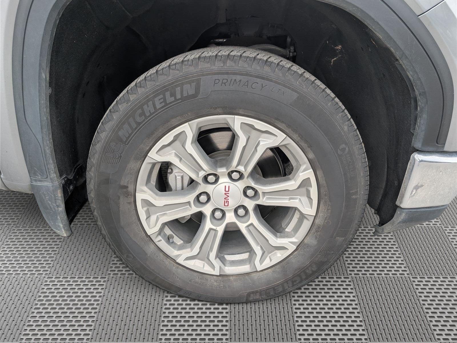 Used 2025 GMC Sierra 1500 SLT RWD image 9