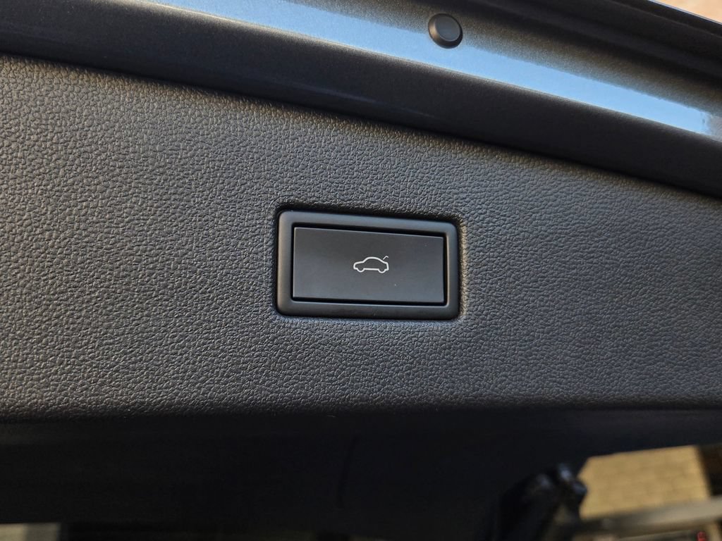 Used 2024 Volkswagen Tiguan SE FWD image 27