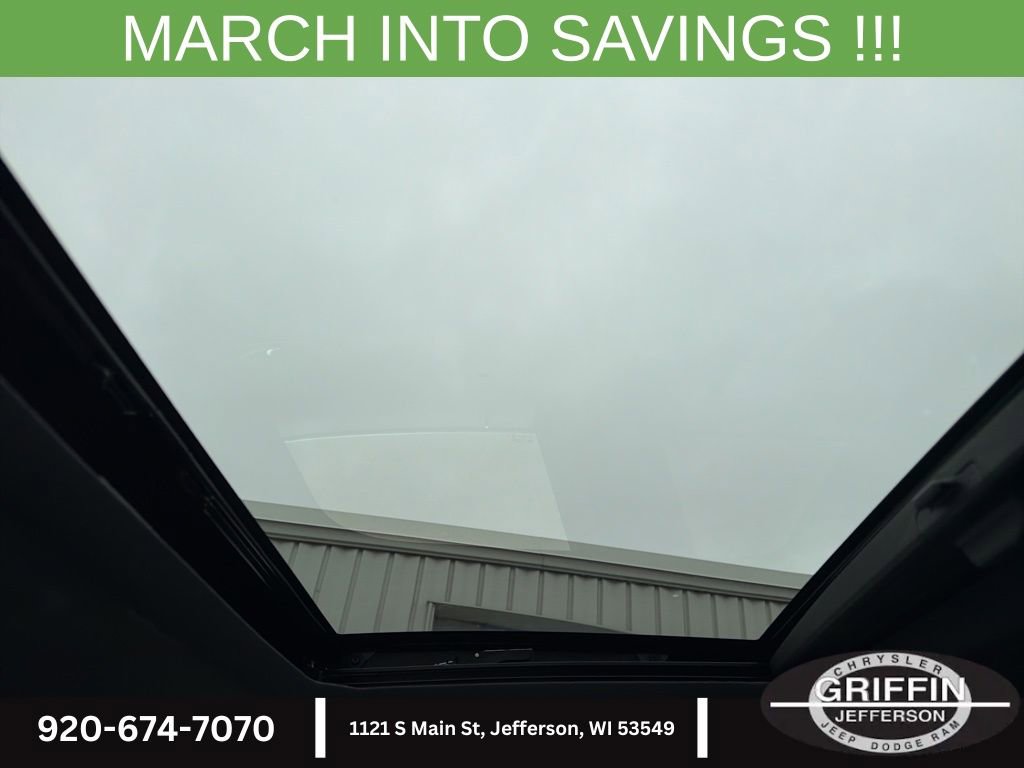 Used 2023 Chevrolet Traverse Premier image 21