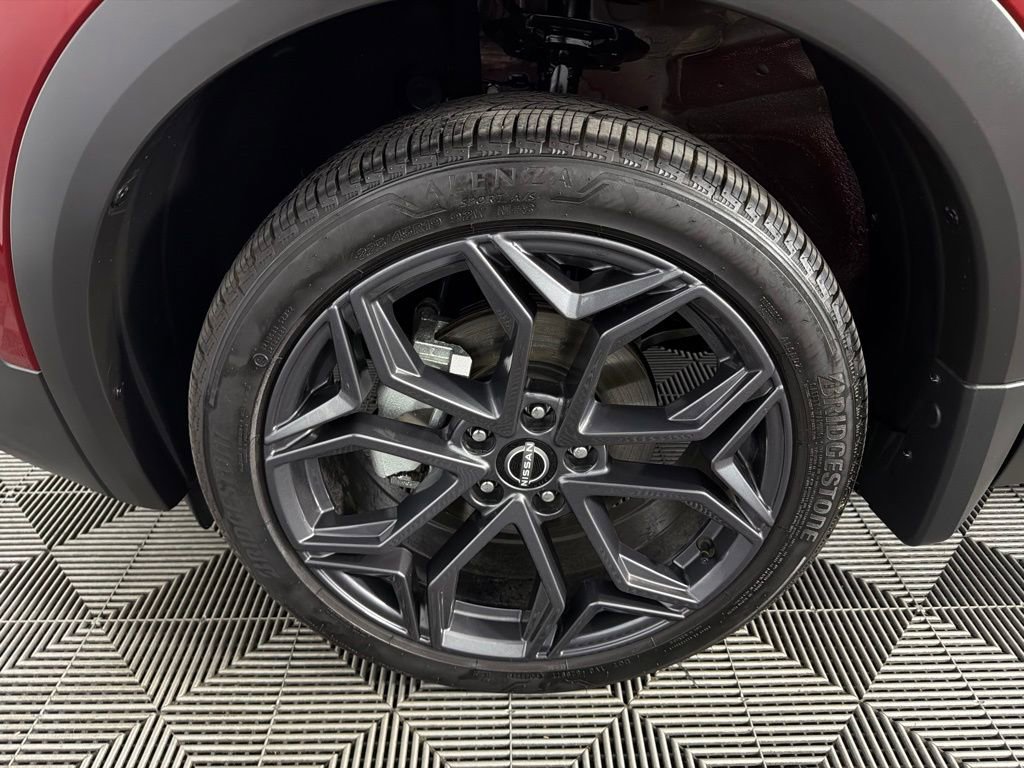 Used 2025 Nissan Kicks SR FWD image 12