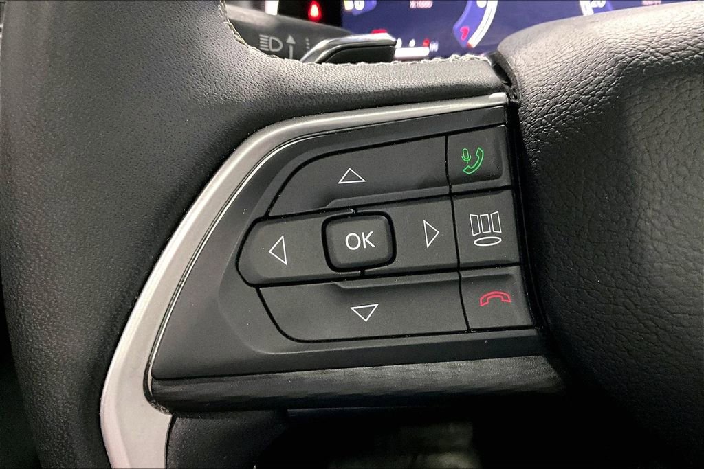 Used 2024 Jeep Grand Cherokee Altitude image 11