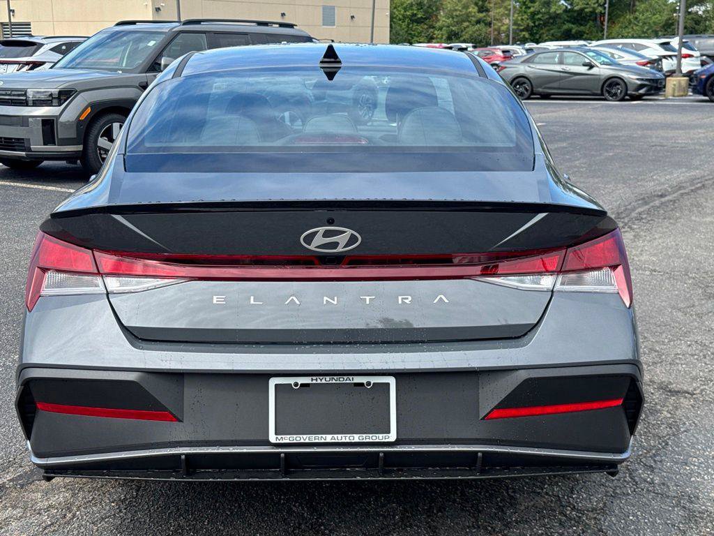 New 2026 Hyundai Elantra SEL Sport FWD image 7