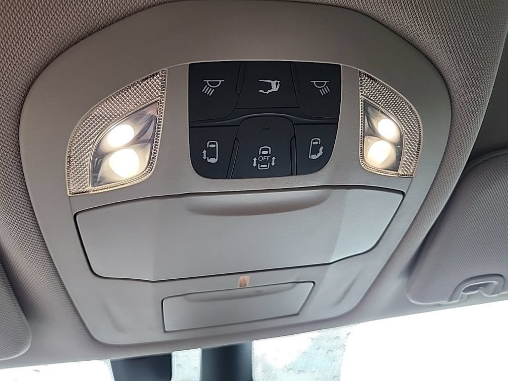 Used 2021 Chrysler Pacifica Touring FWD image 25
