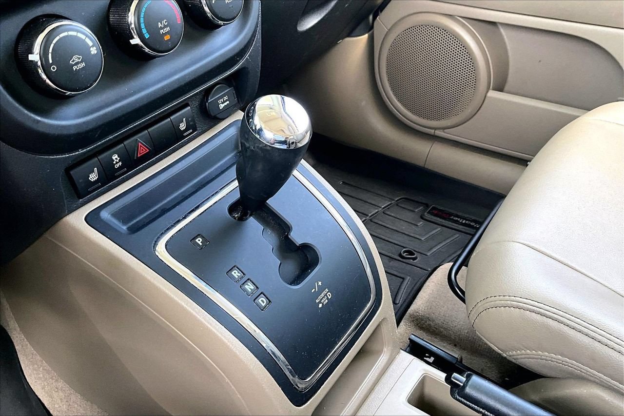 Used 2015 Jeep Patriot High Altitude FWD image 28