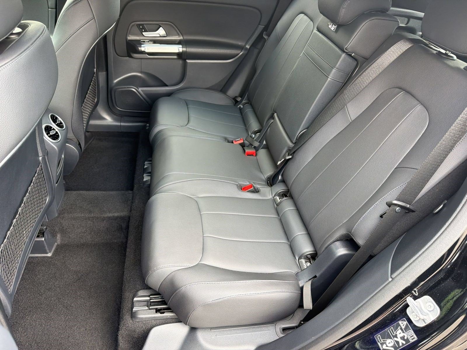 Used 2025 Mercedes-Benz GLB 250 image 24