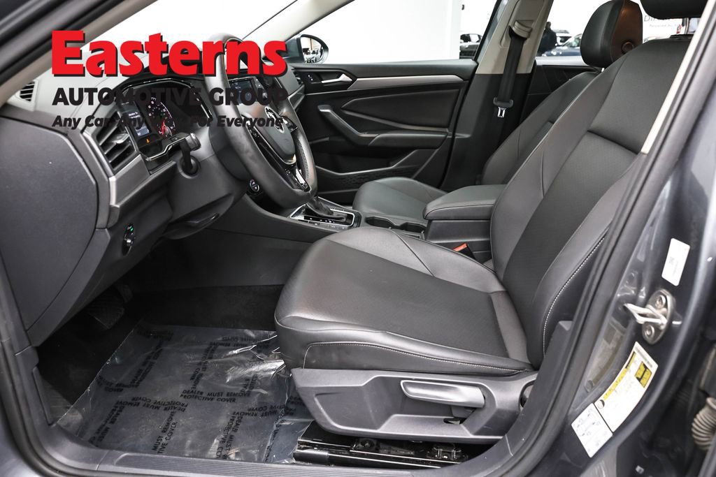 Used 2020 Volkswagen Jetta SE w/ SE Cold Weather Package image 14