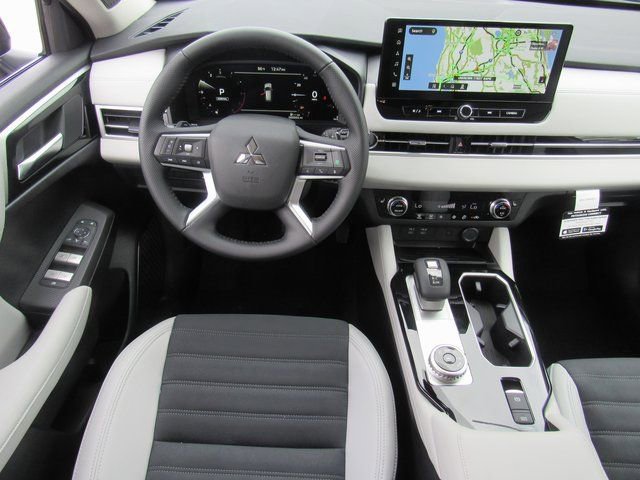 New 2025 Mitsubishi Outlander SE image 11