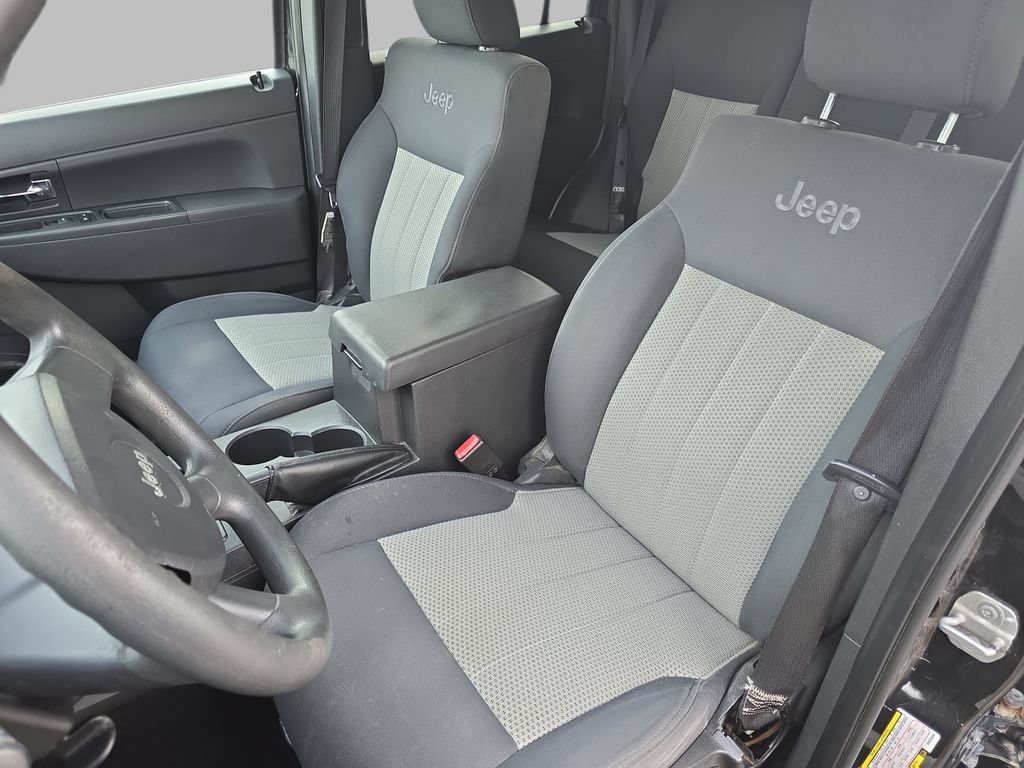 Used 2009 Jeep Liberty Sport w/ Popular Equipment Group AWD/4WD image 15