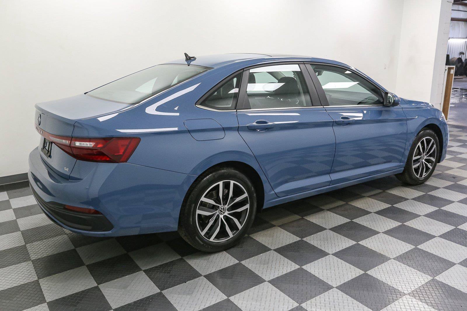 New 2027 Volkswagen Jetta SE FWD image 8