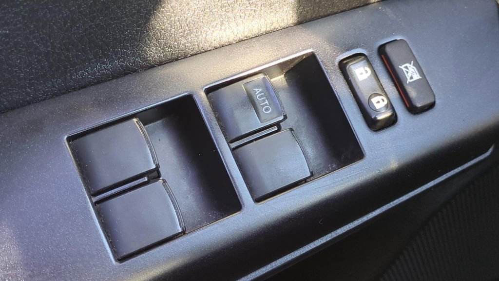 Used 2018 Toyota RAV4 LE w/ All Weather Liner Package AWD/4WD image 18