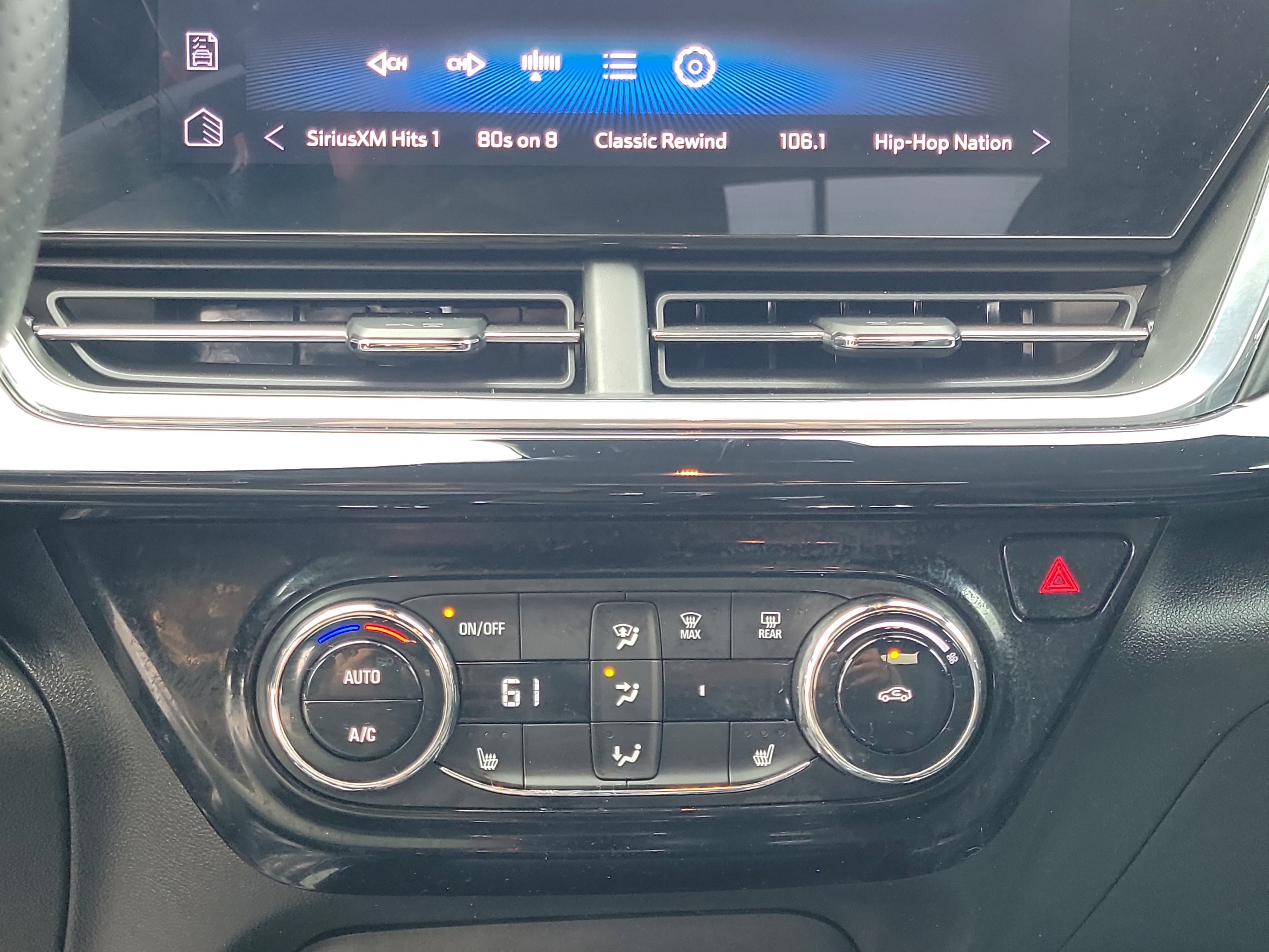 Used 2025 Chevrolet Trax RS FWD image 27