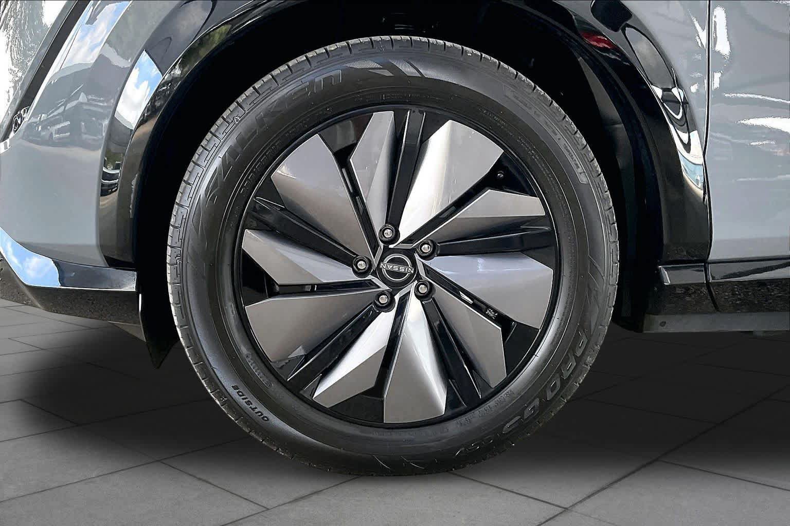 Used 2024 Nissan Ariya AWD image 10