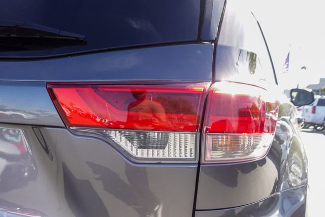 Used 2017 Toyota Highlander XLE image 6