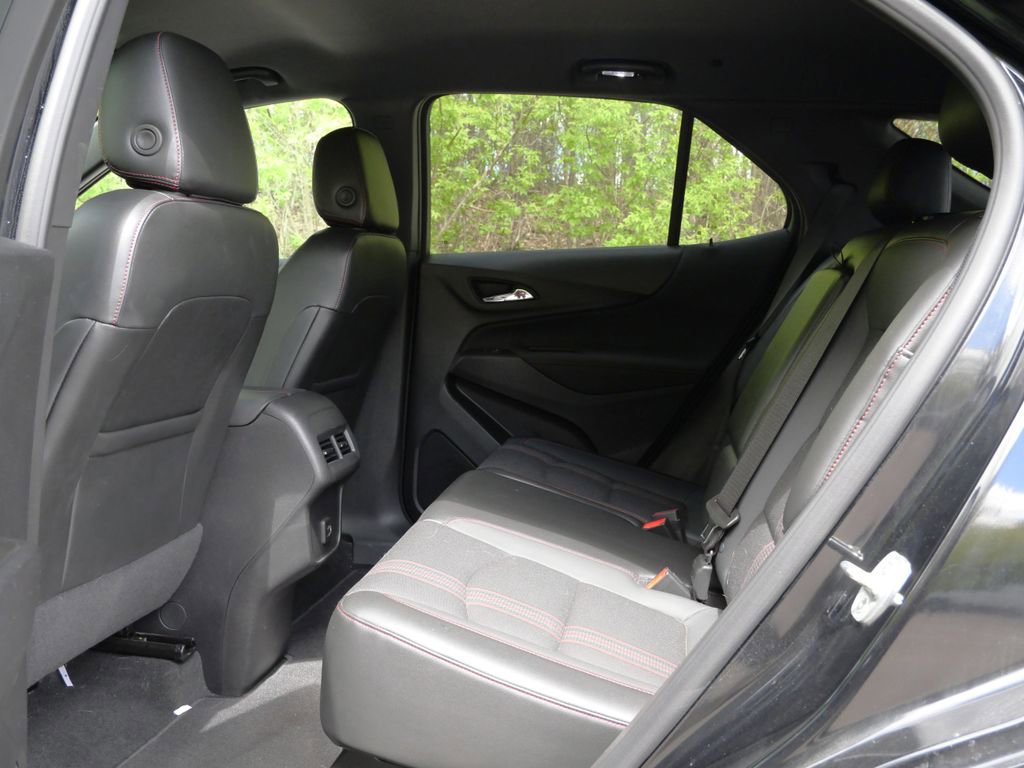 Used 2023 Chevrolet Equinox RS AWD/4WD image 28