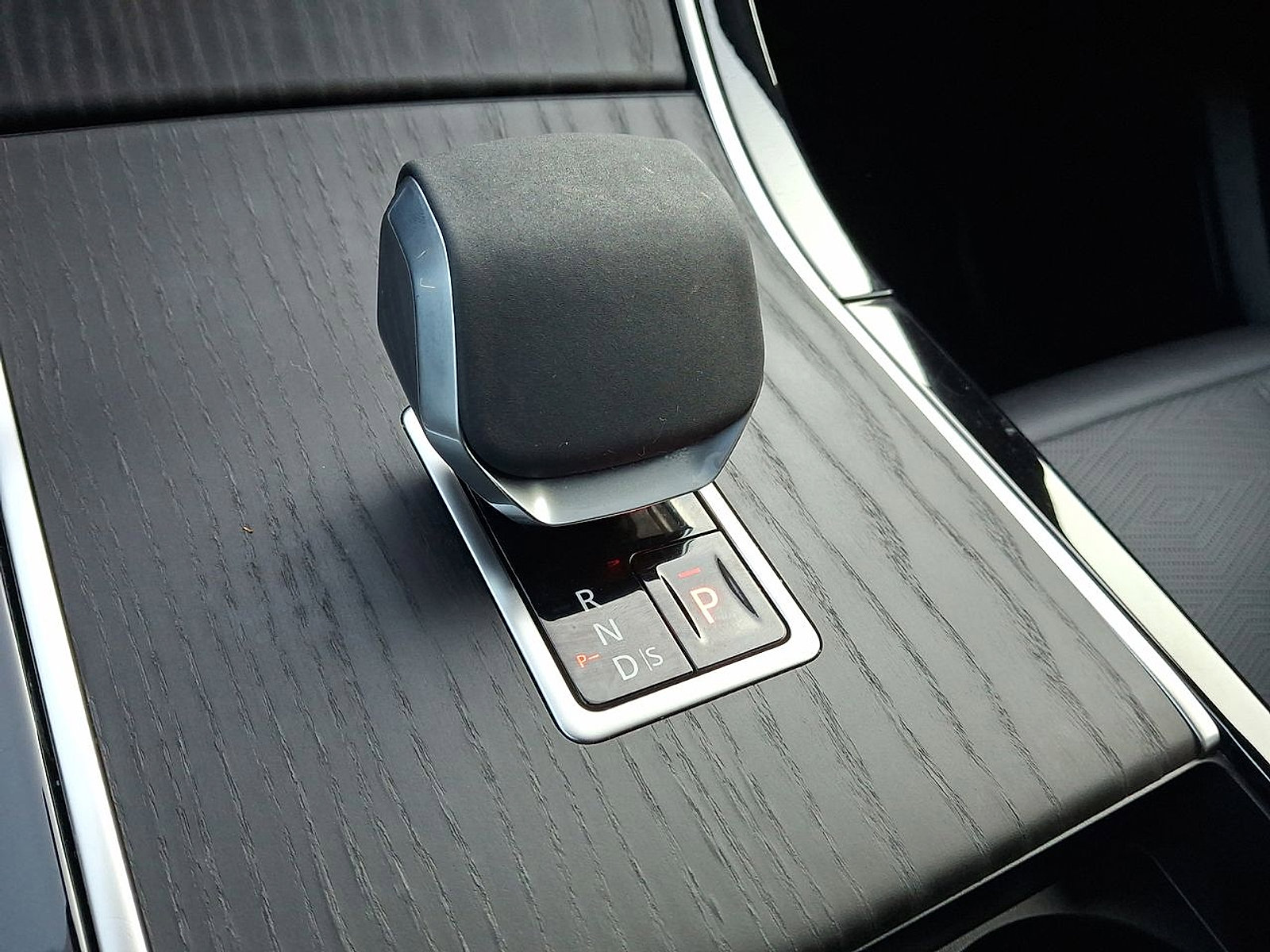 Used 2024 Land Rover Range Rover Velar Dynamic HSE image 25