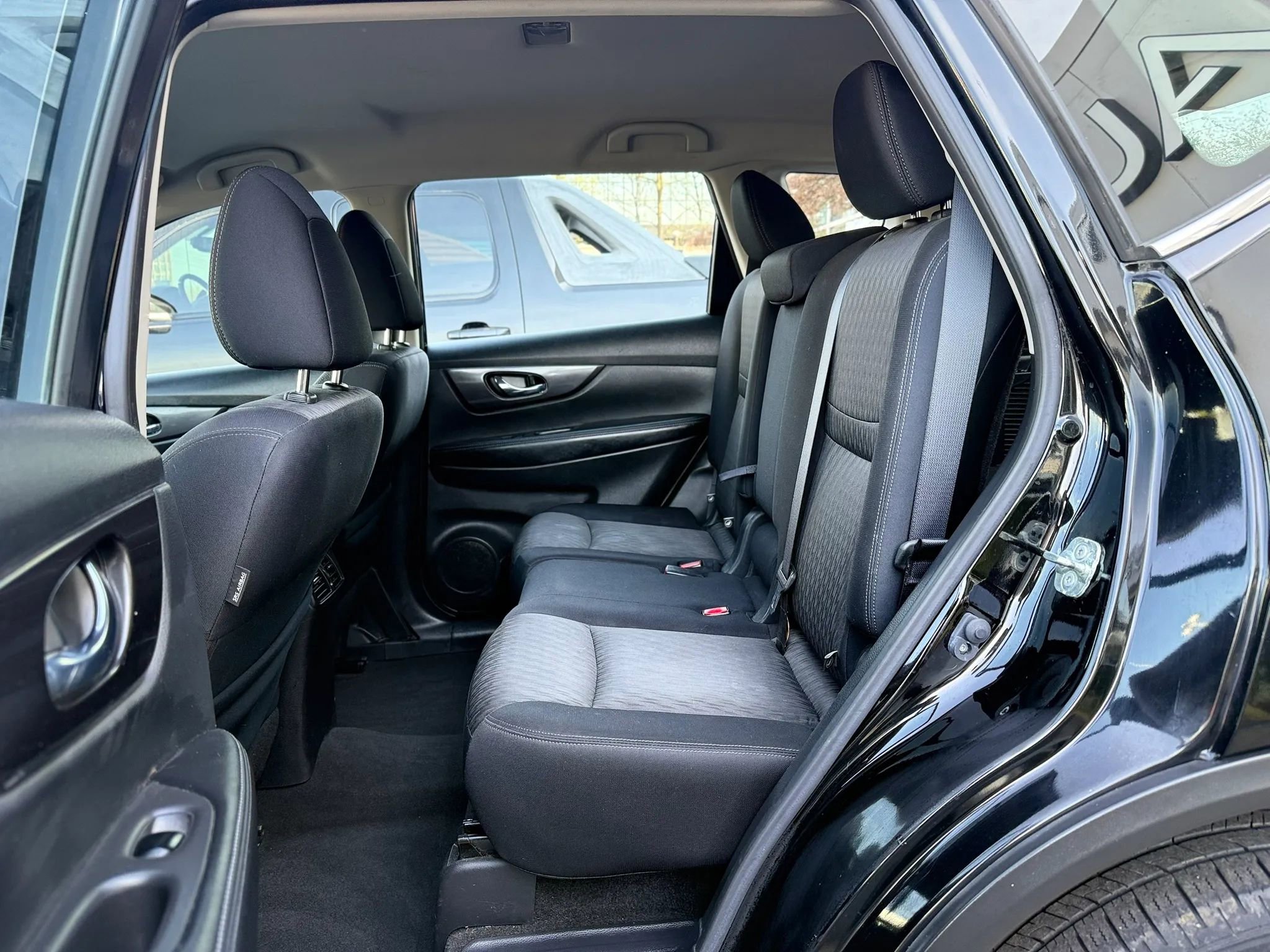 Used 2018 Nissan Rogue S image 25