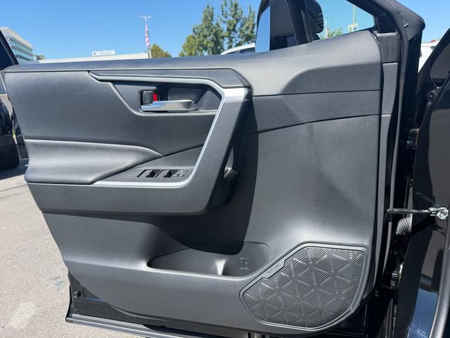 Used 2025 Toyota RAV4 XLE AWD/4WD image 13