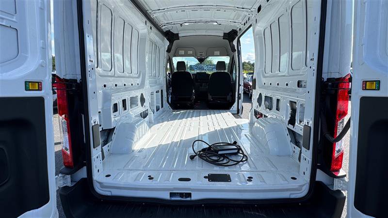 Used 2023 Ford E-Transit Medium Roof RWD image 38