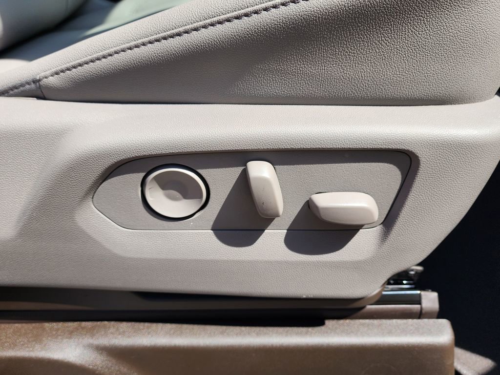 New 2026 GMC Sierra 1500 SLT image 40