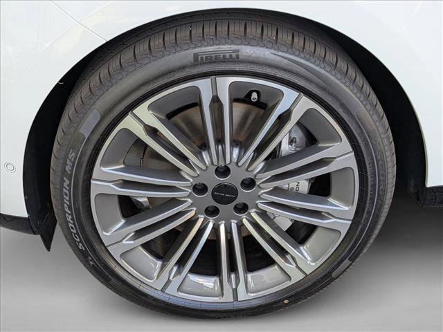 New 2026 Land Rover Range Rover Long Wheelbase SE AWD/4WD image 9