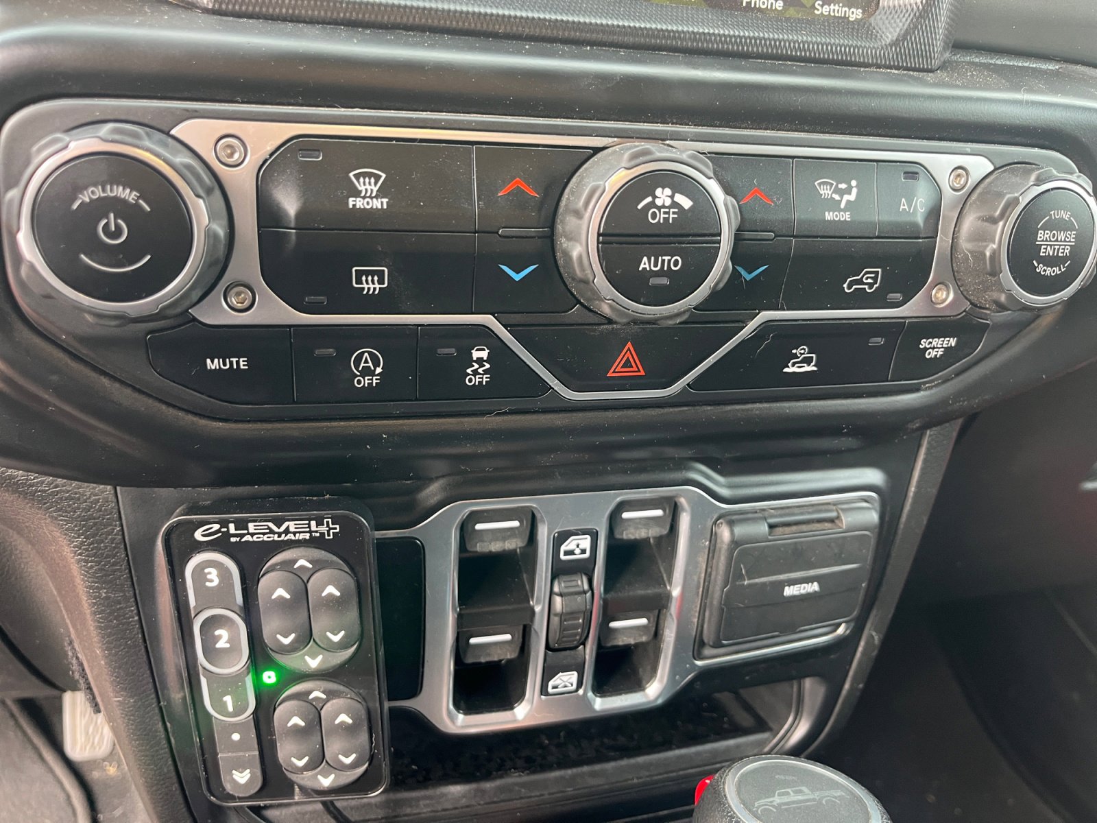 Certified 2023 Jeep Gladiator Overland w/ Trailer Tow Package image 12