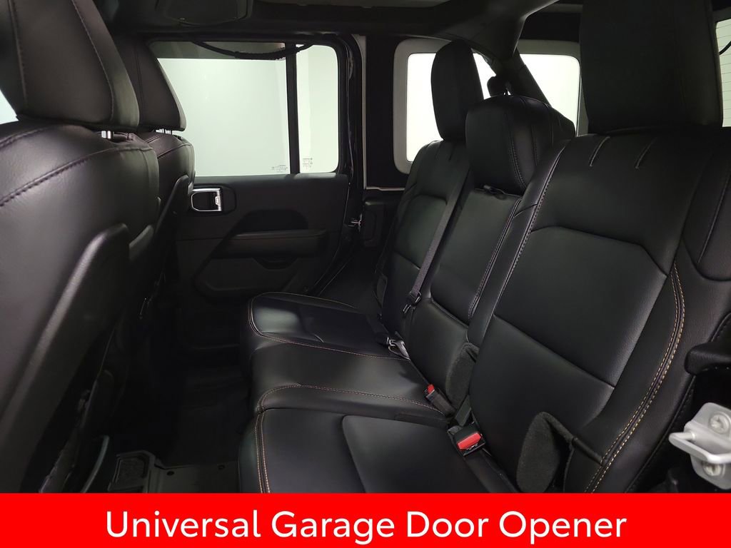 Used 2025 Jeep Wrangler Sahara AWD/4WD image 19