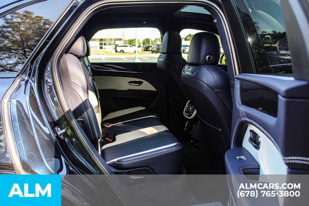 Used 2024 Bentley Bentayga AWD/4WD image 18
