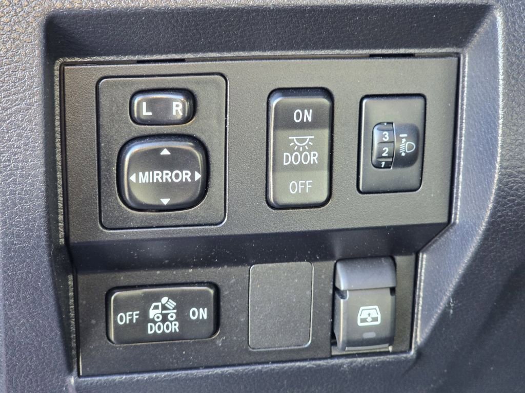 Used 2017 Toyota Tundra SR5 w/ SR5 Upgrade Package AWD/4WD image 15