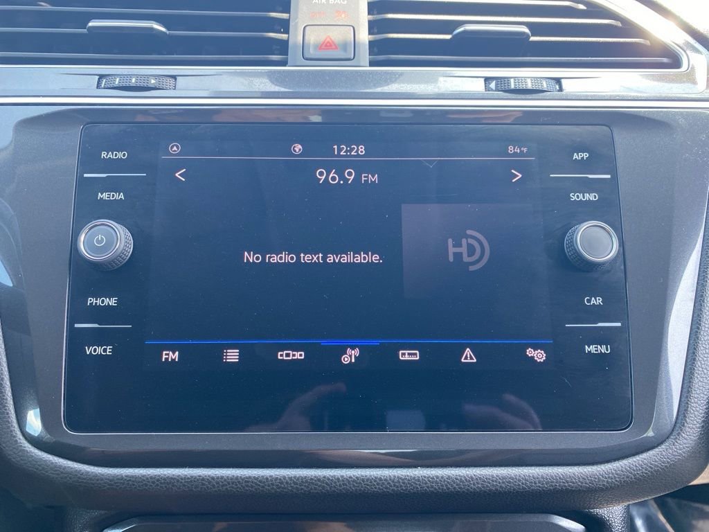 Used 2024 Volkswagen Tiguan SE image 30