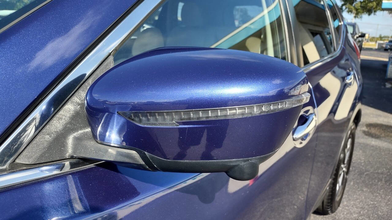 Used 2019 Nissan Rogue SV w/ Premium Package image 10