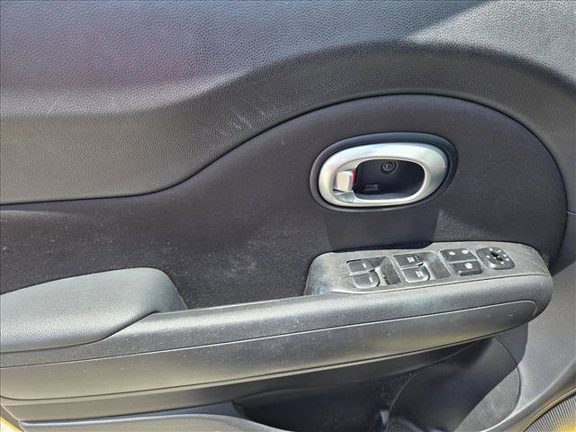 Used 2015 Kia Soul + FWD image 14