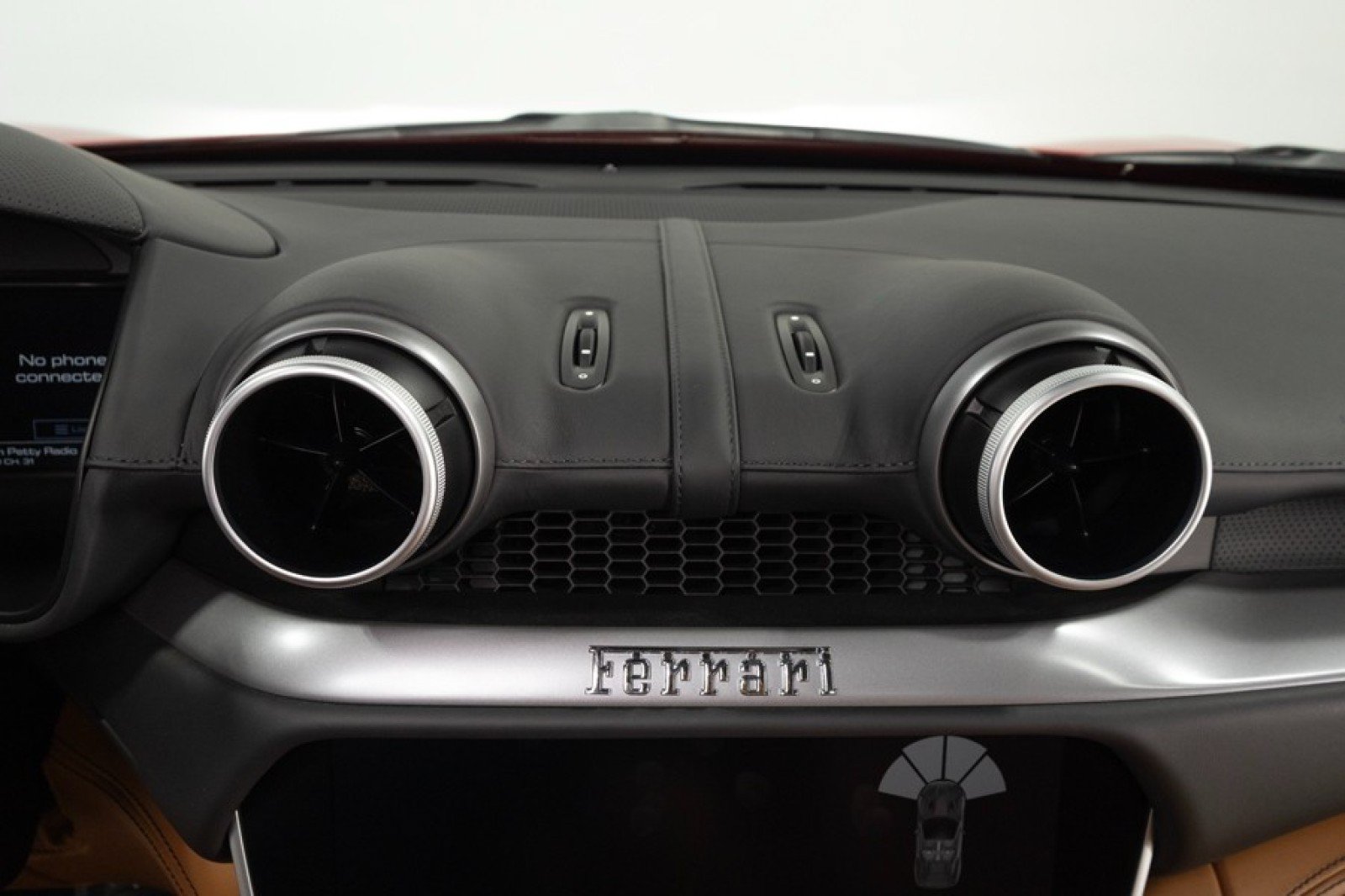 Used 2019 Ferrari Portofino RWD image 28