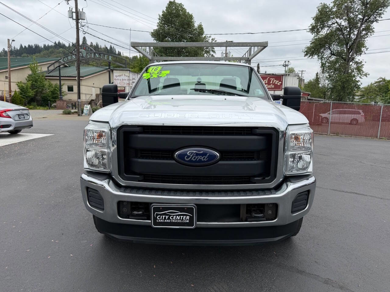 Used 2016 Ford F250 XL w/ XL Appearance Package AWD/4WD image 3