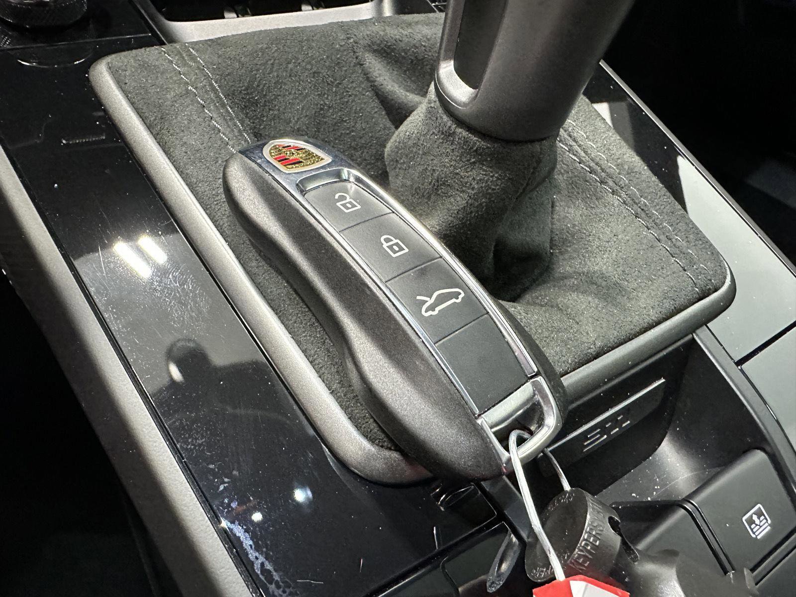 Certified 2024 Porsche 911 Carrera GTS image 24