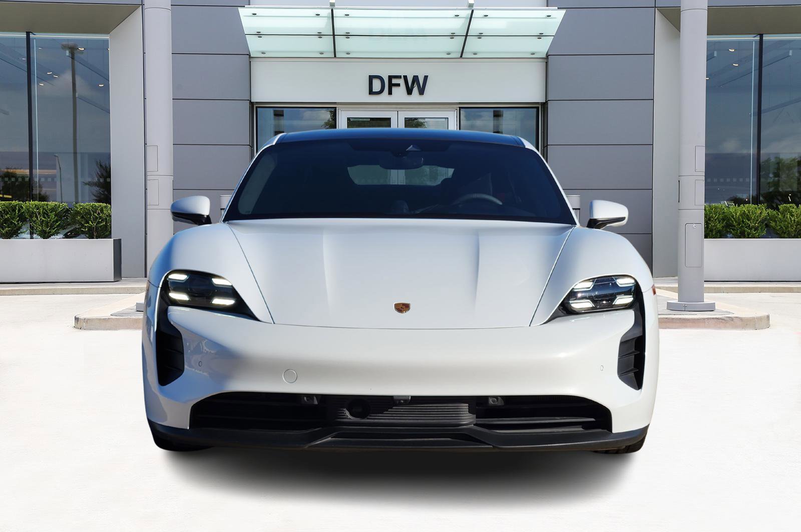 Used 2023 Porsche Taycan GTS image 2