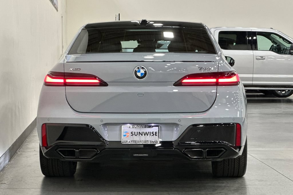 Used 2024 BMW 760i xDrive w/ Executive Package AWD/4WD image 5