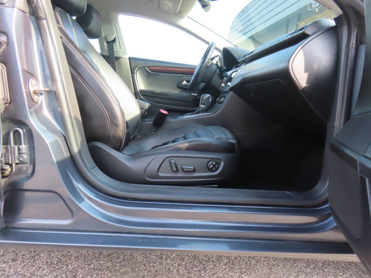 Used 2012 Volkswagen CC Lux Plus FWD image 16