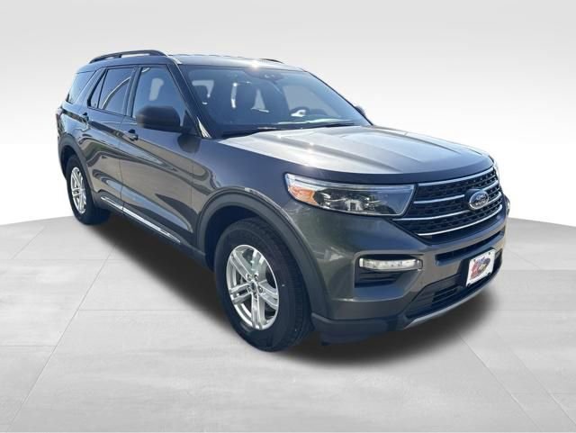 Used 2020 Ford Explorer XLT w/ Equipment Group 202A AWD/4WD image 3