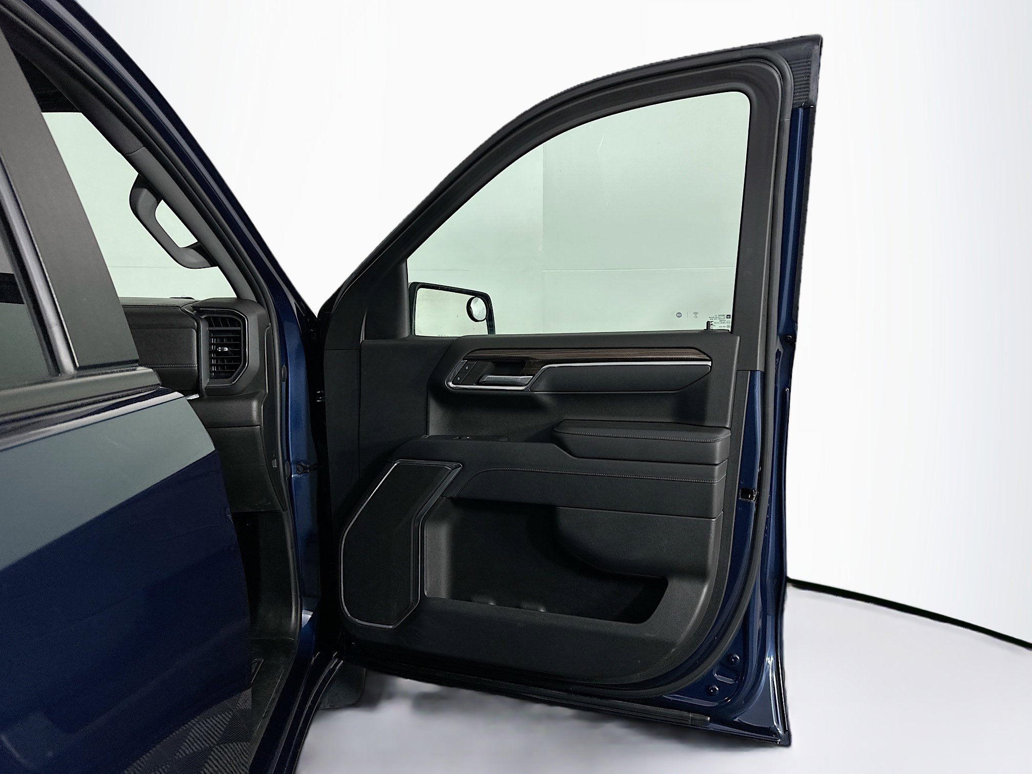 Used 2023 Chevrolet Silverado 1500 LT image 30