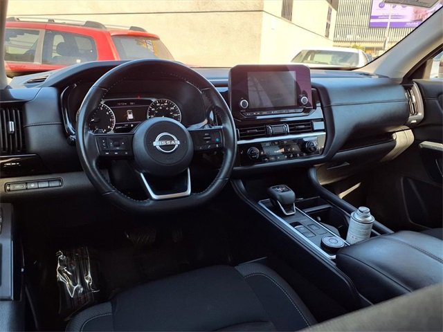 Used 2024 Nissan Pathfinder SV image 10