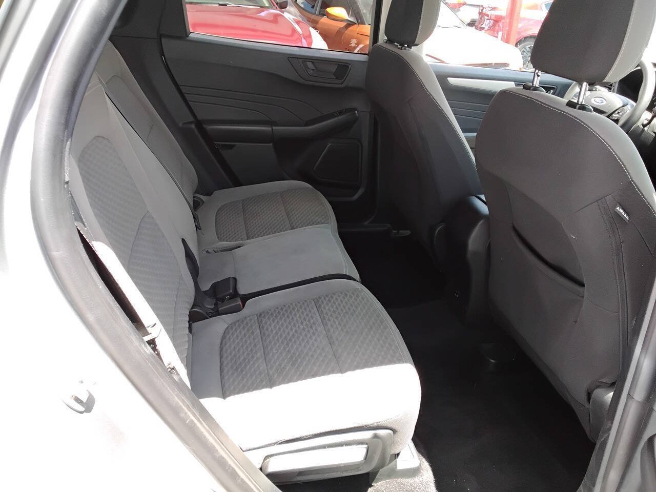 Used 2022 Ford Escape SE FWD image 3