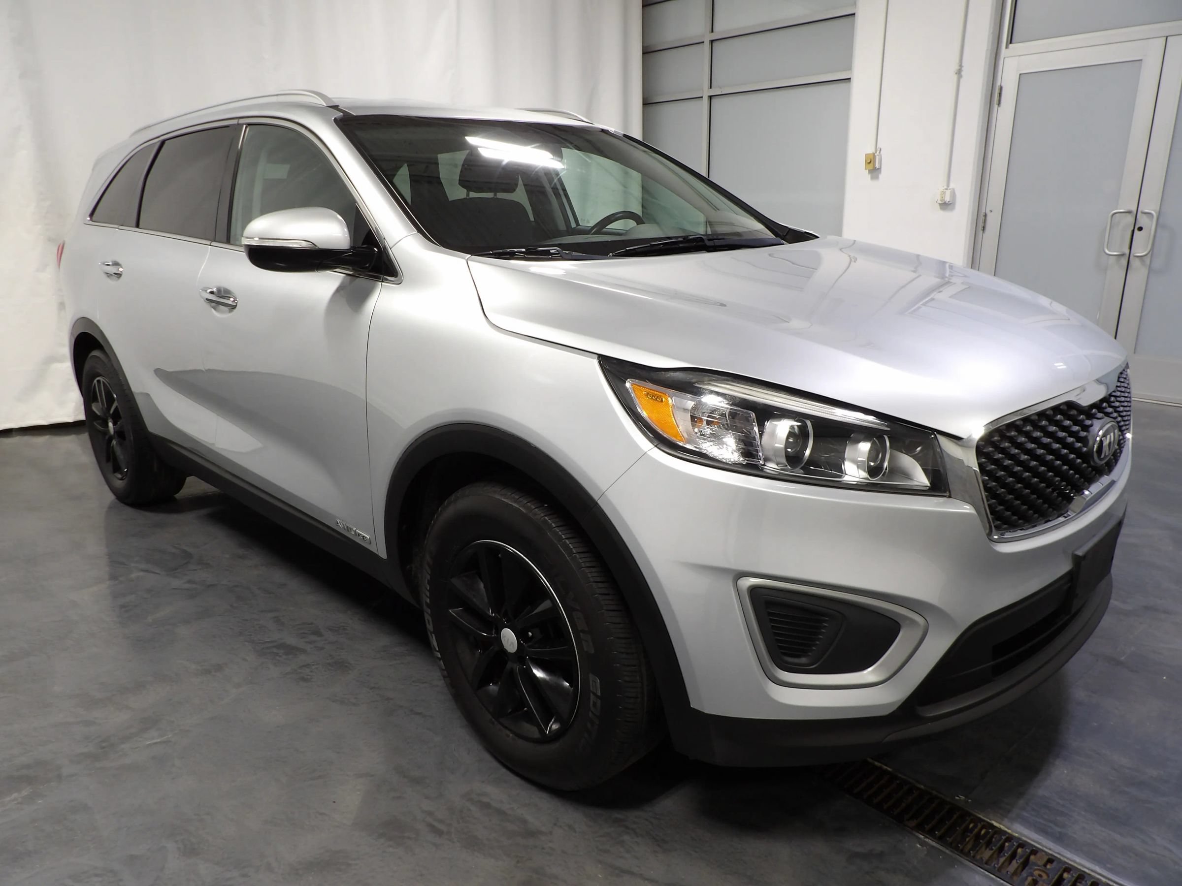Used 2018 Kia Sorento LX w/ LX V6 Convenience Package AWD/4WD image 2