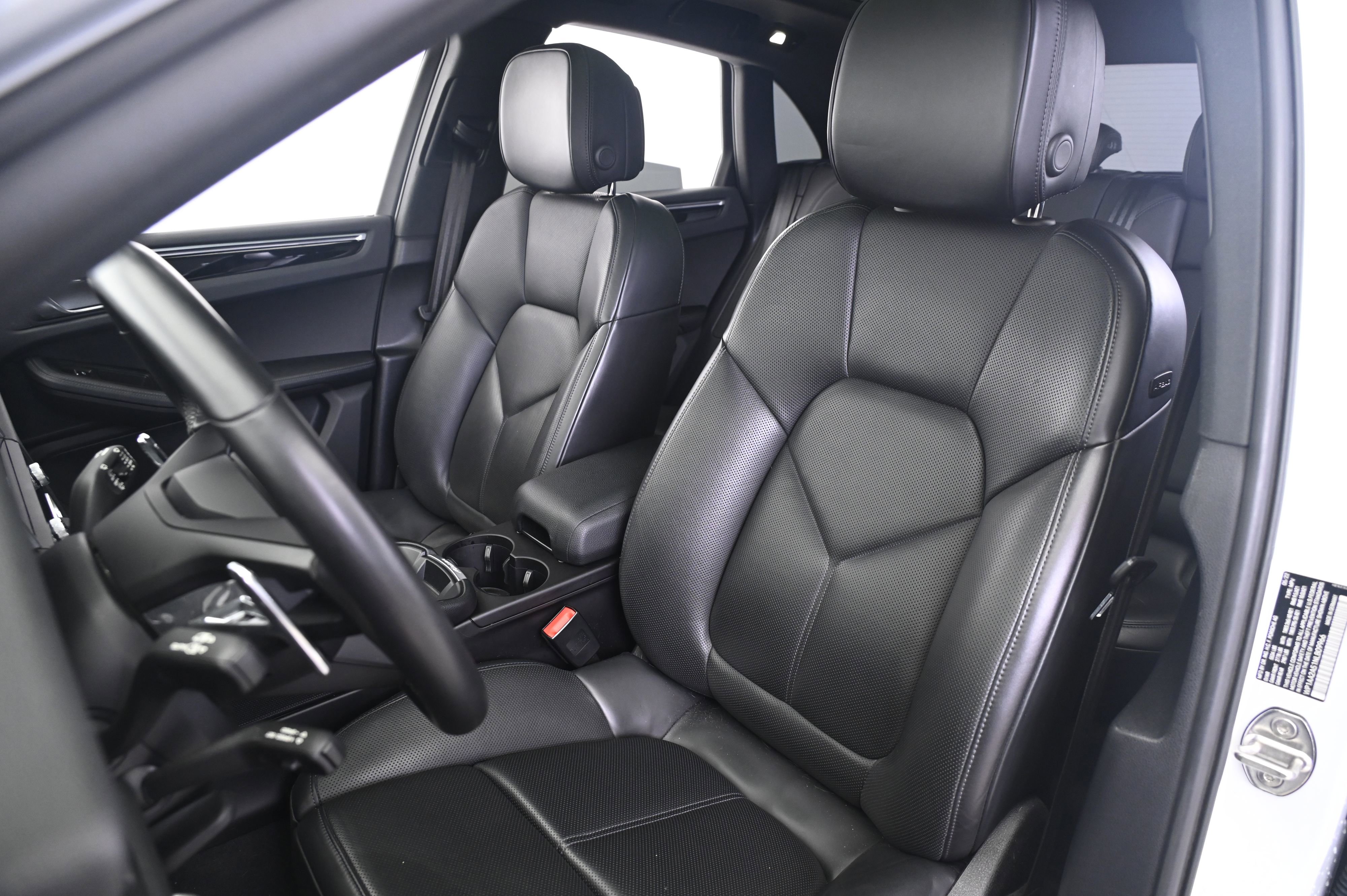 Certified 2022 Porsche Macan image 30