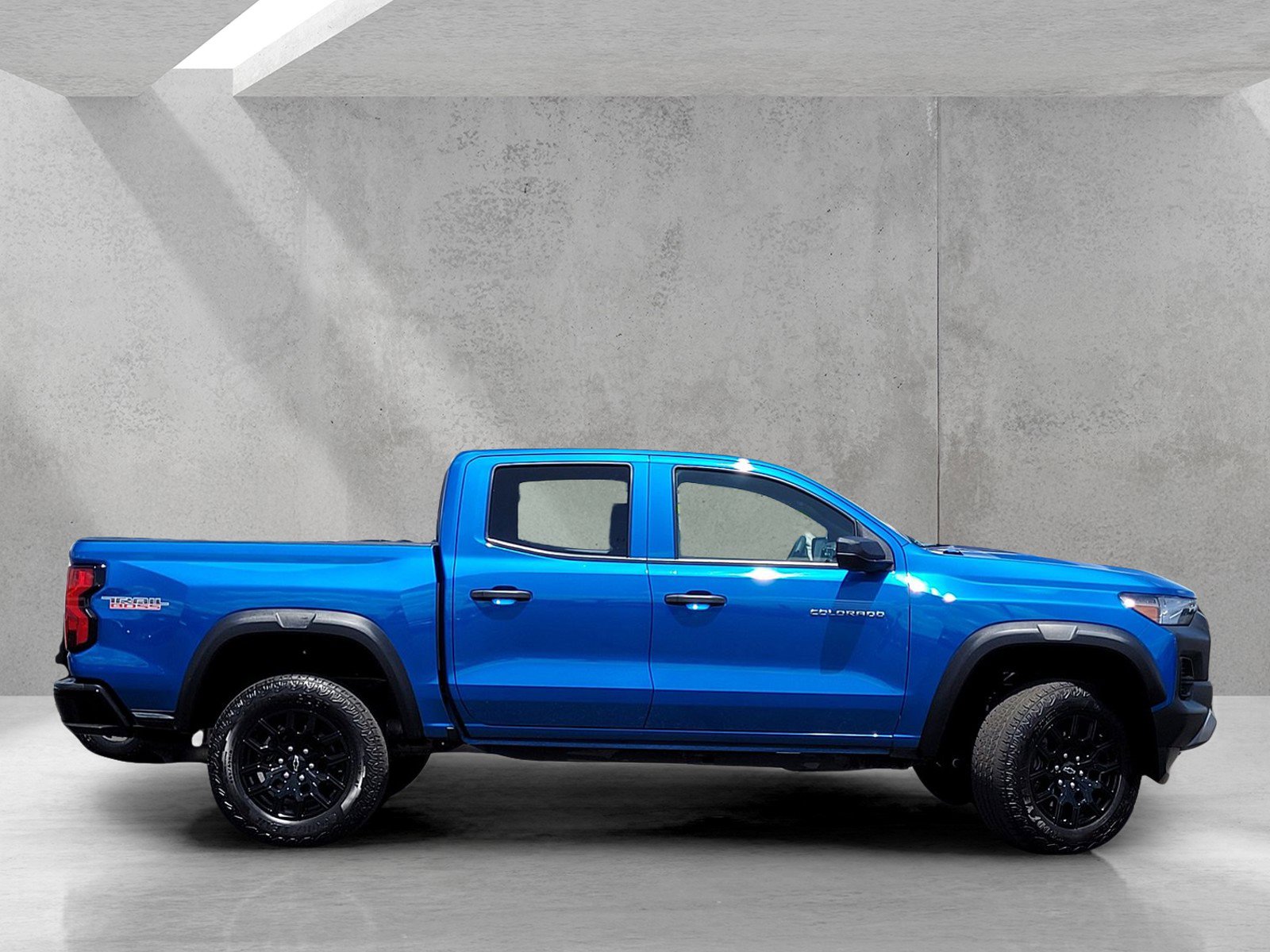 Used 2023 Chevrolet Colorado Trail Boss w/ Advanced Trailering Package AWD/4WD image 3