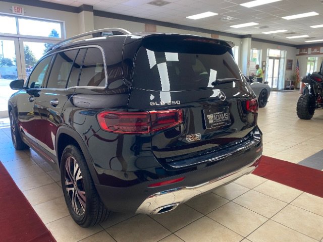 Used 2025 Mercedes-Benz GLB 250 image 3