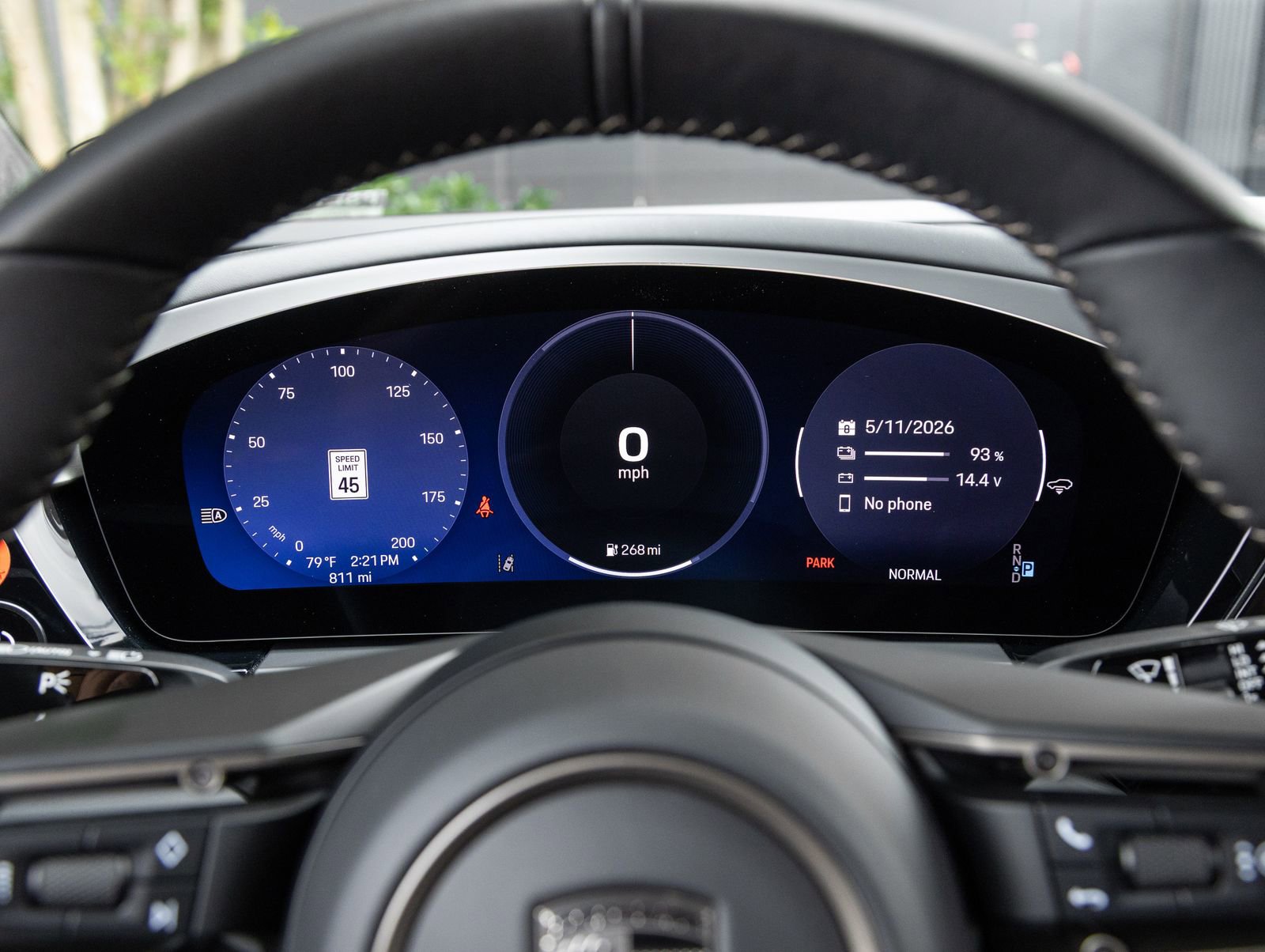 Certified 2025 Porsche Macan Turbo Electric AWD/4WD image 14