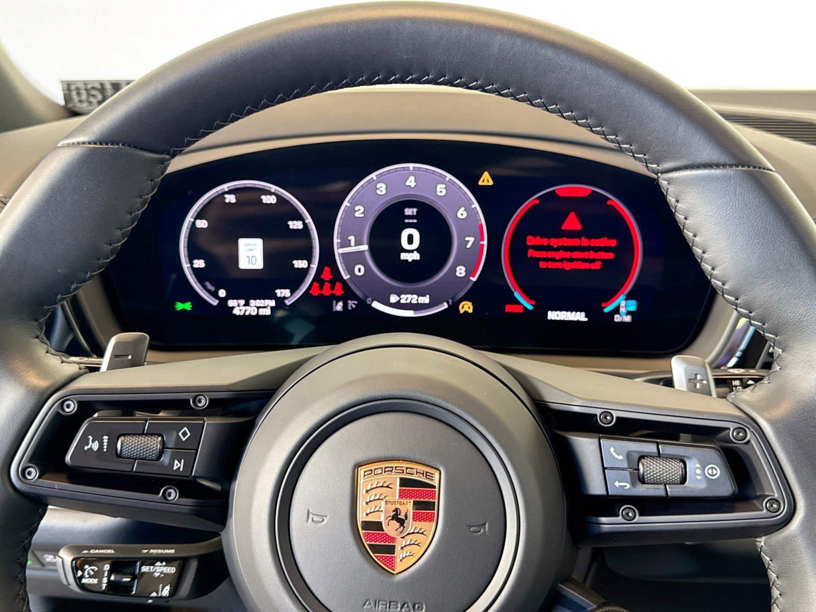 Used 2025 Porsche Cayenne image 14