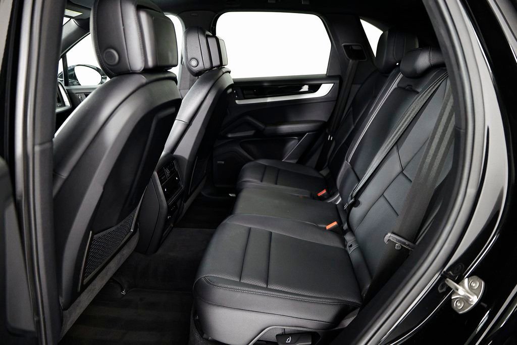 Certified 2024 Porsche Cayenne AWD/4WD image 26