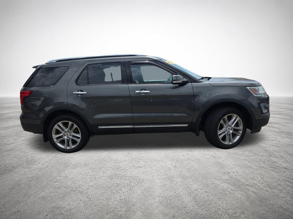 Used 2017 Ford Explorer Limited w/ Equipment Group 301A AWD/4WD image 9
