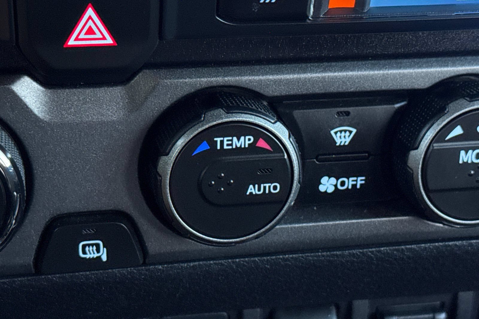 Used 2020 Toyota Tacoma SR5 AWD/4WD image 27